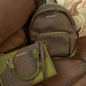 MK backpack brand new with tags! Purse used 2 times! Like new!
